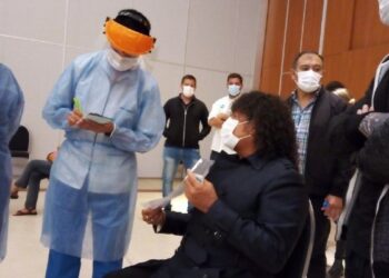 Comenzó la inmunización para mayores de 70: se vacunó La Mona Jiménez