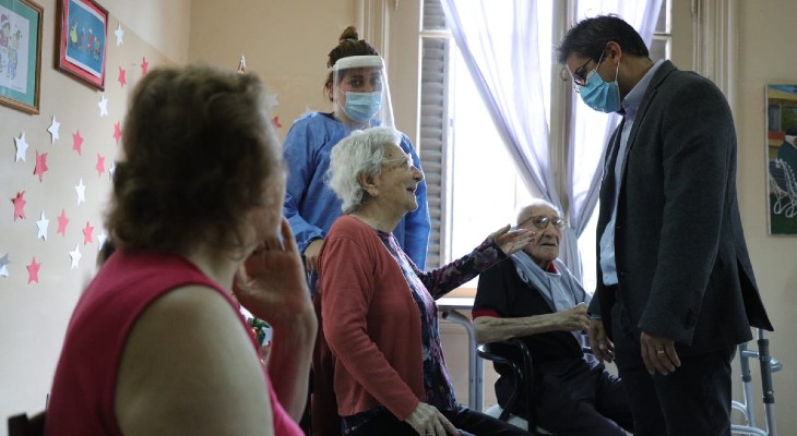 Inició la campaña de vacunación en los geriátricos de Córdoba
