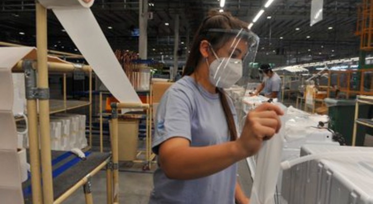 Bajo porcentaje de empleo femenino en el sector industrial