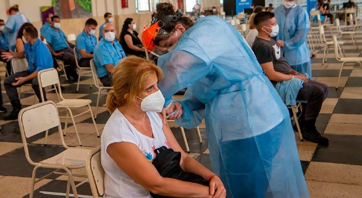 Argentina tiene más vacunados con primera dosis que infectados