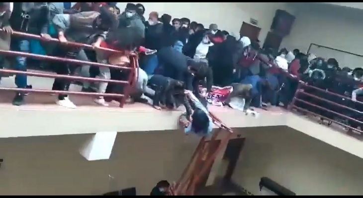 Bolivia: cinco universitarios murieron tras caer cuatro pisos al vacío