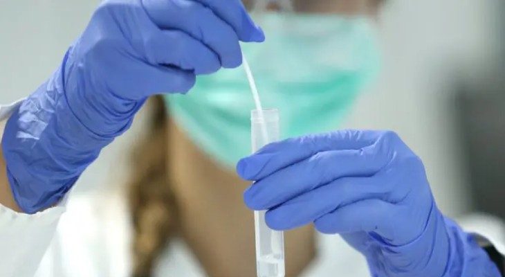 Detienen a dos bioquímicas por realizar falsos testeos de covid-19