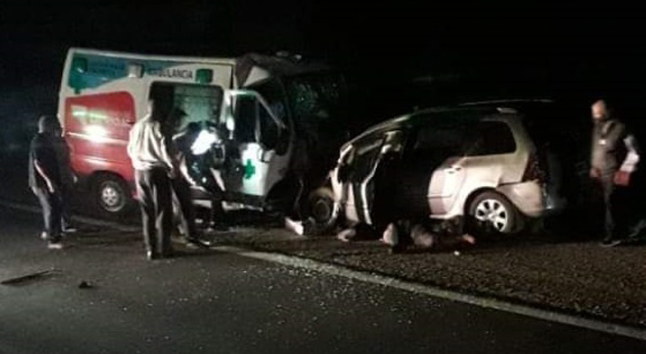 Choque fatal entre un auto y una ambulancia procedente de Córdoba