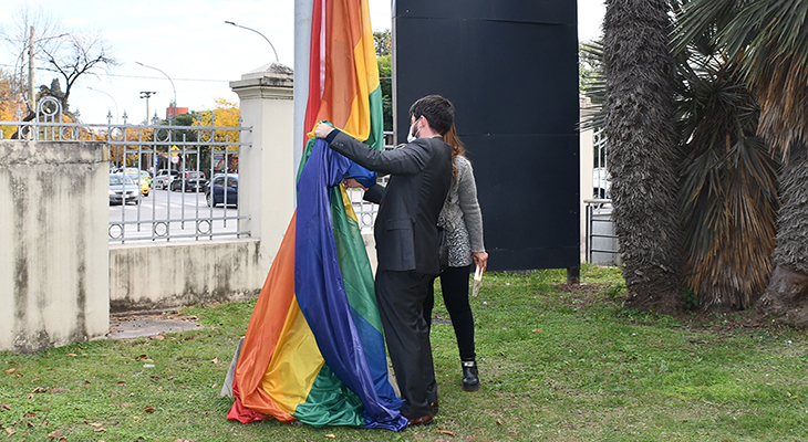 El gobierno de Córdoba izó la bandera de la diversidad
