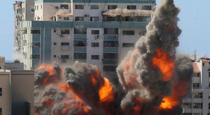 Israel bombardeó el edifico donde funcionaba AP y Al Jazeera