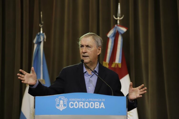 Schiaretti retomó sus funciones en el Centro Cívico