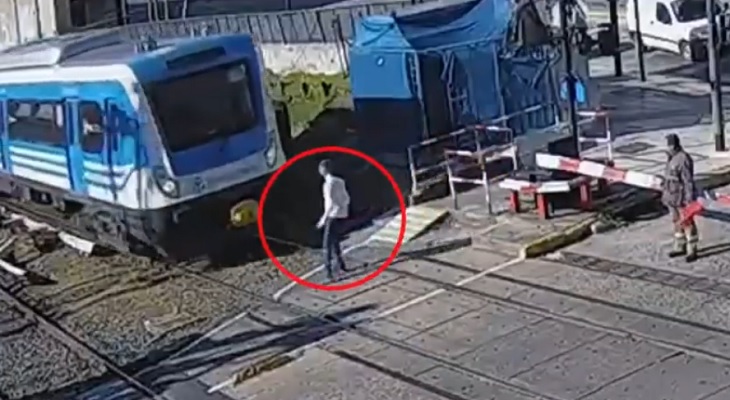 El conductor de un tren frenó a tiempo y evitó el suicidio de un joven