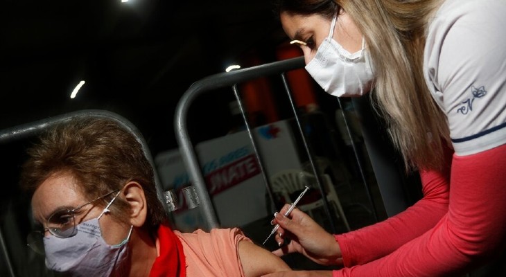 La Nación busca vacunar a toda la población de riesgo en junio