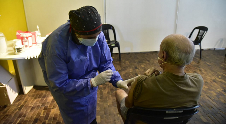 Córdoba vacunó con la primera dosis a más del 39% de las personas mayores
