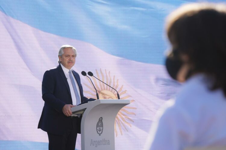 Fernández encabezó este domingo el acto por el Día de la Bandera