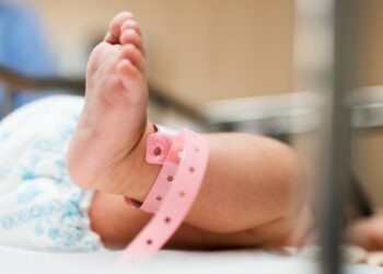 Un bebé prematuro nació con coronavirus y es el primero