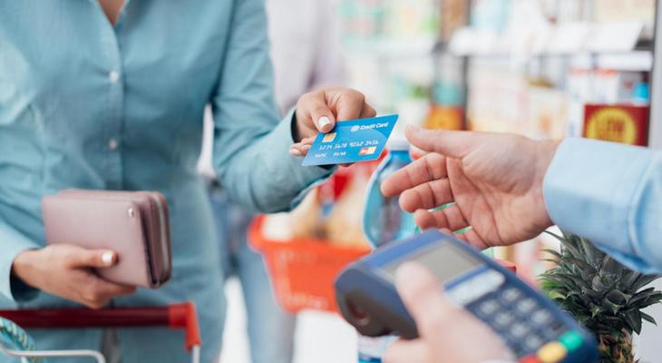No están permitidos los recargos en compras en un pago con tarjetas de crédito