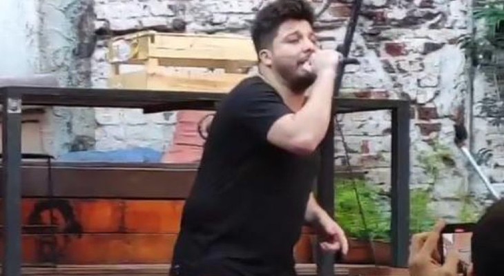 Damián Córdoba violó las restricciones y ofreció un show en un bar
