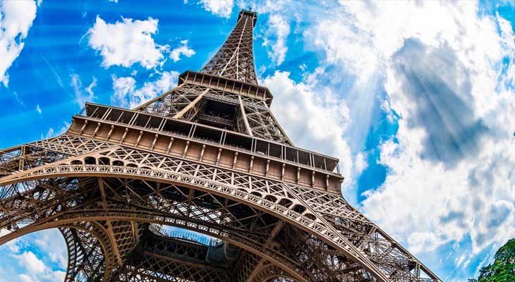 Estafas: cuando vendieron un buzón, o la Torre Eiffel