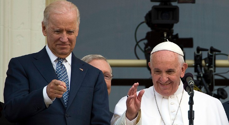 La comunión de Biden: los obispos norteamericanos contra el papa