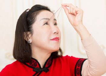 La mujer con las pestañas más largas del mundo marcó un nuevo récord