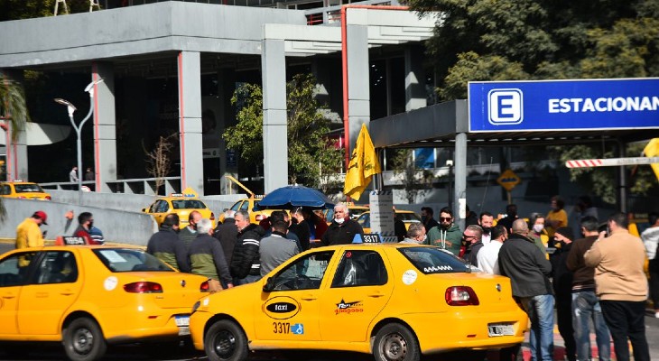 Taxistas reclamaron una actualización de tarifas y vacunas