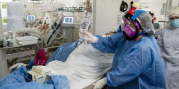Reportan 28 muertes y 2.715 contagios por Covid-19 en Córdoba