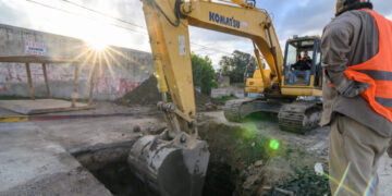 Avanza la construcción del aliviador cloacal en barrios de la Ciudad