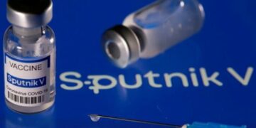 Ex pacientes de covid crean más anticuerpos con una dosis de Sputnik V