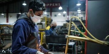 La actividad económica bajó un 2% respecto de abril