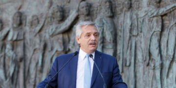 Fernández redobló las críticas a la oposición