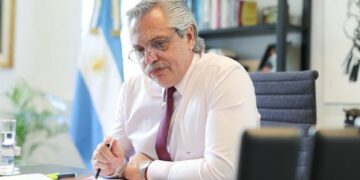 El Gobierno denunció a Macri por el envío a Bolivia de material bélico