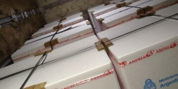 Llegó a Córdoba una nueva partida de 64.000 dosis de Sinopharm