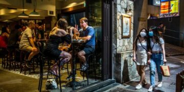 Por el día del amigo, bares de la ciudad extienden sus horarios