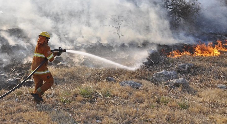 Bomberos voluntarios combaten varios focos de incendios