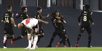 Colón dio el golpe y derrotó a River en el Monumental