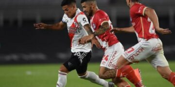 River busca el pase a cuartos de final ante Argentinos en La Paternal