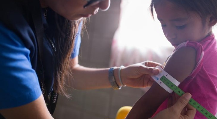 Distribuyen en Argentina una cinta que mide la malnutrición en niños