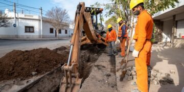 Colocaron aliviador que beneficiará a 25.000 vecinos de tres barrios