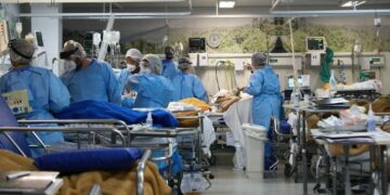 Conversatorio sobre los 100.000 fallecimientos durante la pandemia