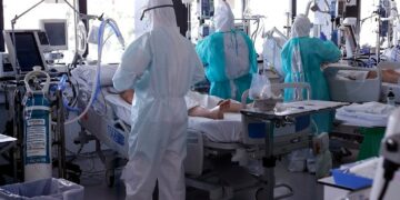 Los internados por Covid-19 son menos pero la ocupación sigue alta