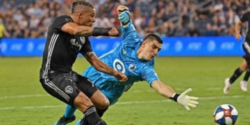 Vendieron a un jugador de fútbol porque no quiso vacunarse