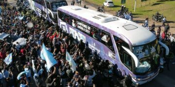 La Selección ya arribó al país y recibió el afecto de los hinchas