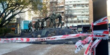 Robaron los portones del Monumento a los Héroes de Malvinas
