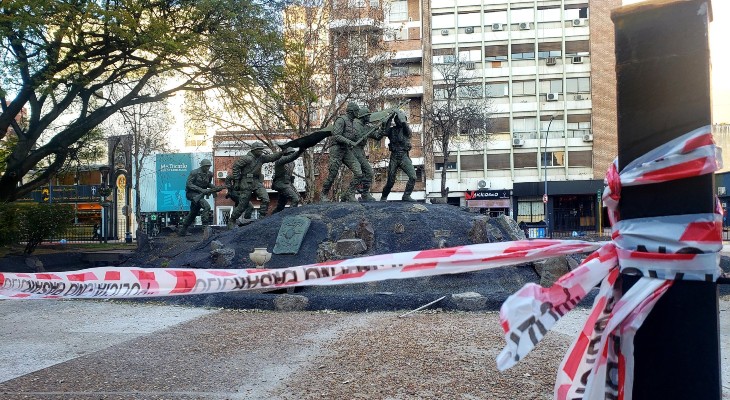 Robaron los portones del Monumento a los Héroes de Malvinas