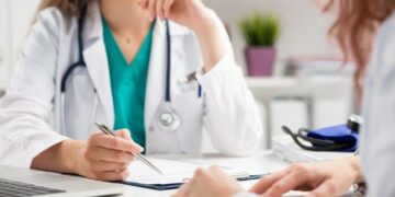 Autorizaron cuatro aumentos escalonados de 9% para la medicina prepaga