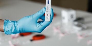 Confirman prisión preventiva para bioquímicas que falsificaban testeos