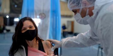 Argentina llegará al 50% de la población vacunada con una dosis