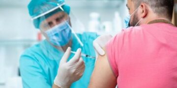 Médicos piden sanciones para los profesionales antivacunas