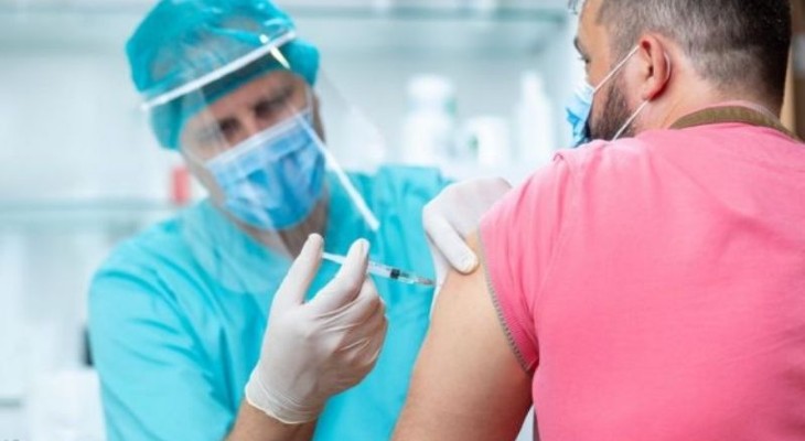 Médicos piden sanciones para los profesionales antivacunas