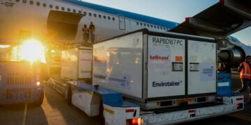 Partió un nuevo vuelo a China en busca de 8 millones de Sinopharm