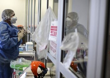 300 muertos y 8.172 nuevos contagios de coronavirus