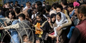 Crece la desesperación de los que intentan huir de Afganistán