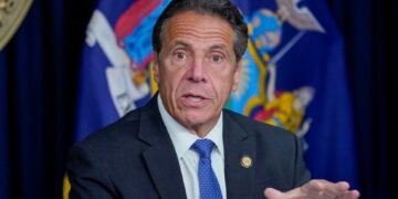 Acorralado por denuncias de acoso, renunció Andrew Cuomo