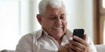 BNA prorrogó la financiación de celulares para adultos mayores